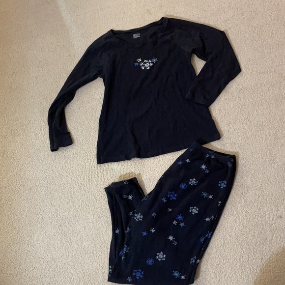 Snowflake PJs❄️ - Picture 2 of 5